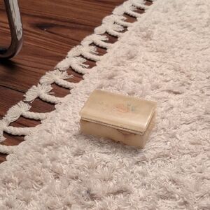 Vintage Cream Jewelry Organizer